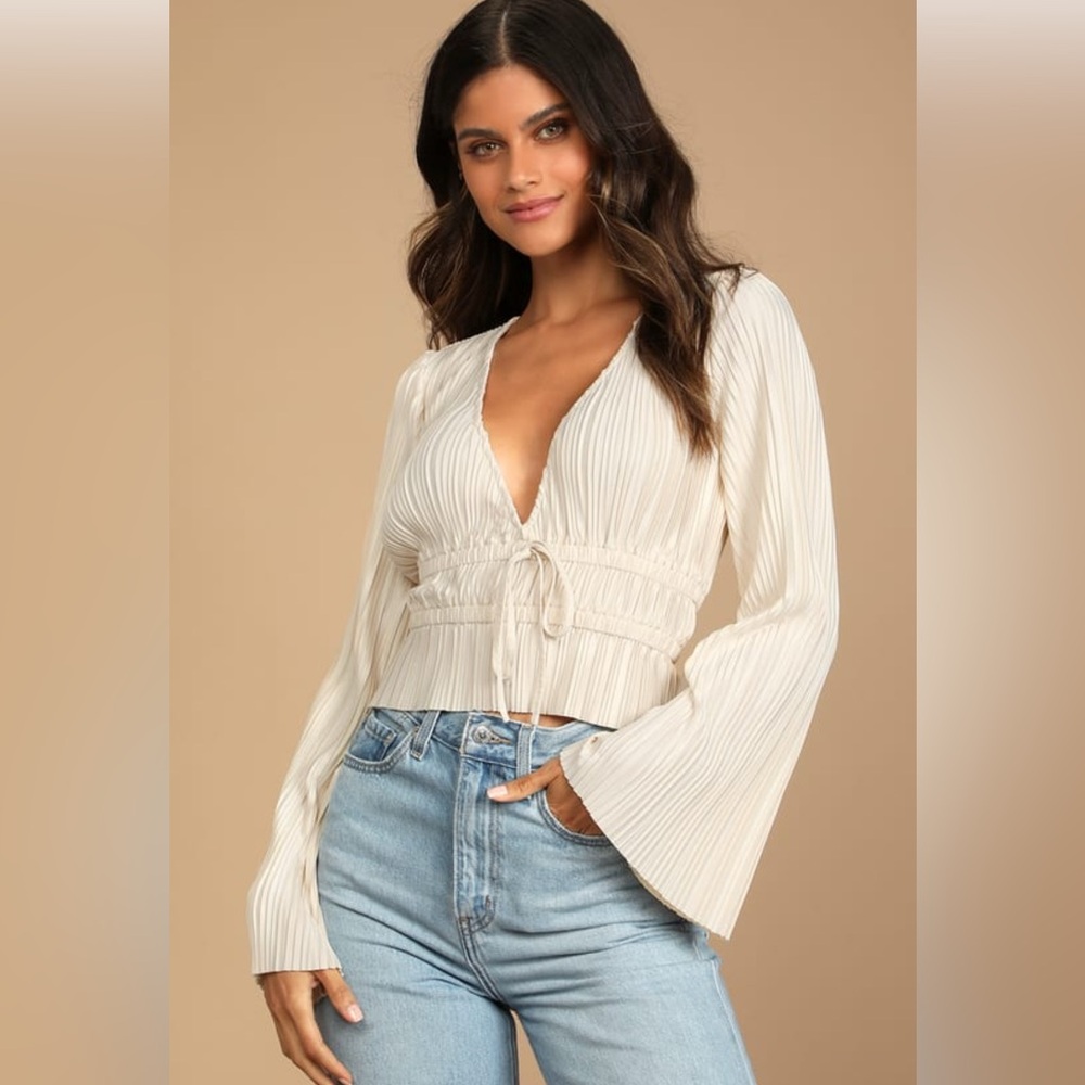 NWT Lulus staying optimistic champagne pleated Bell sleeve top M